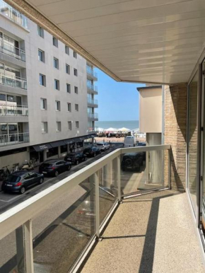 Mooi appartement met zijdelings zeezicht, op 100 meter van strand